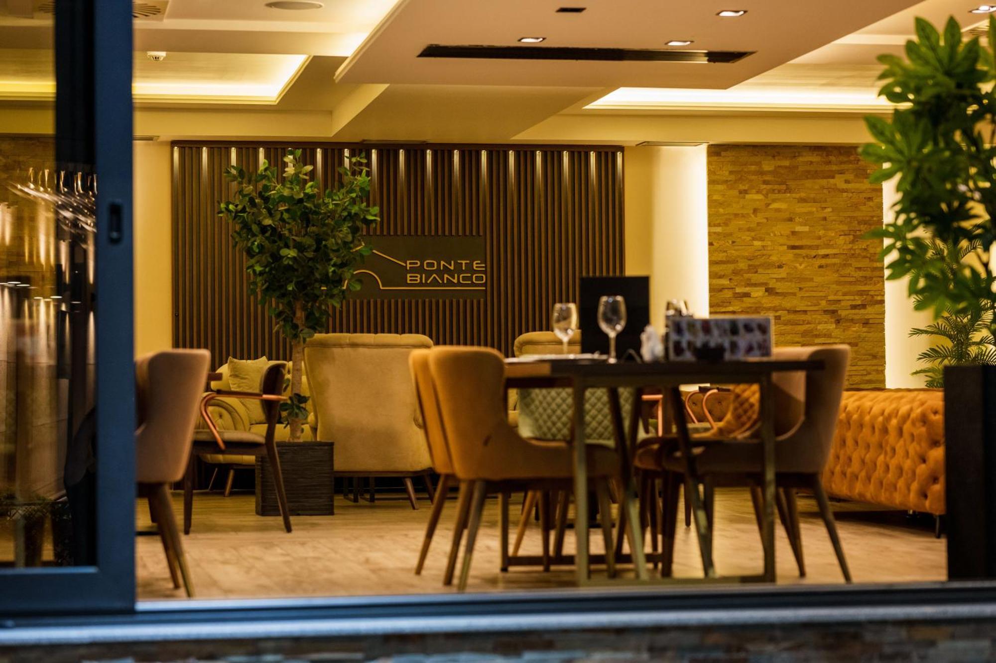 Hotel & Restaurant Ponte Bianco Вране Экстерьер фото