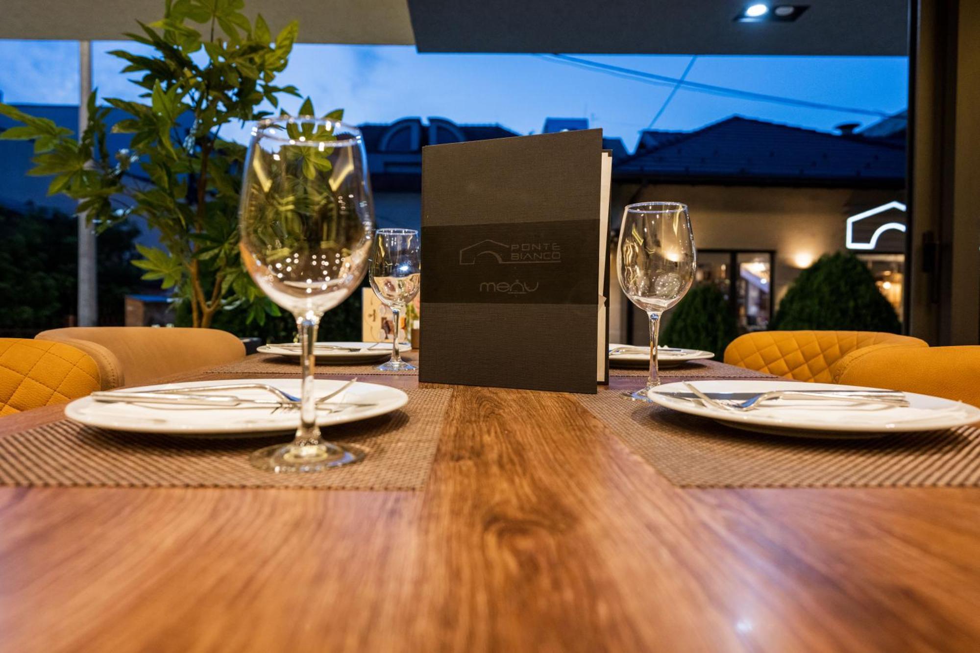 Hotel & Restaurant Ponte Bianco Вране Экстерьер фото