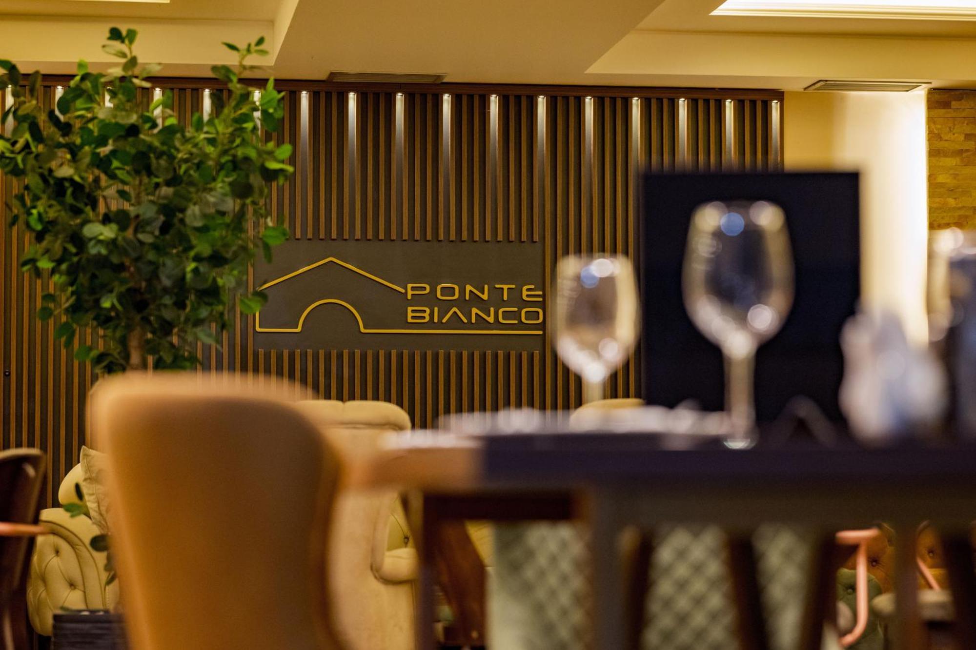 Hotel & Restaurant Ponte Bianco Вране Экстерьер фото