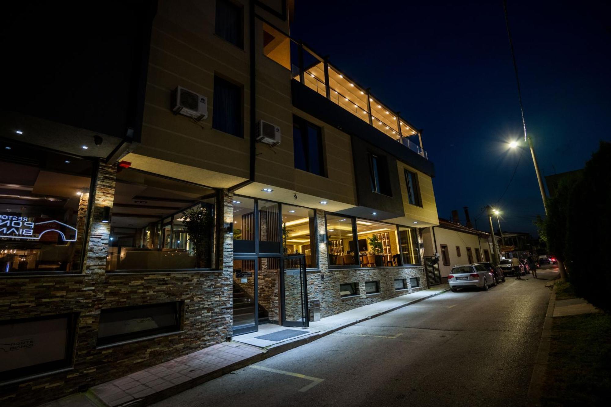 Hotel & Restaurant Ponte Bianco Вране Экстерьер фото
