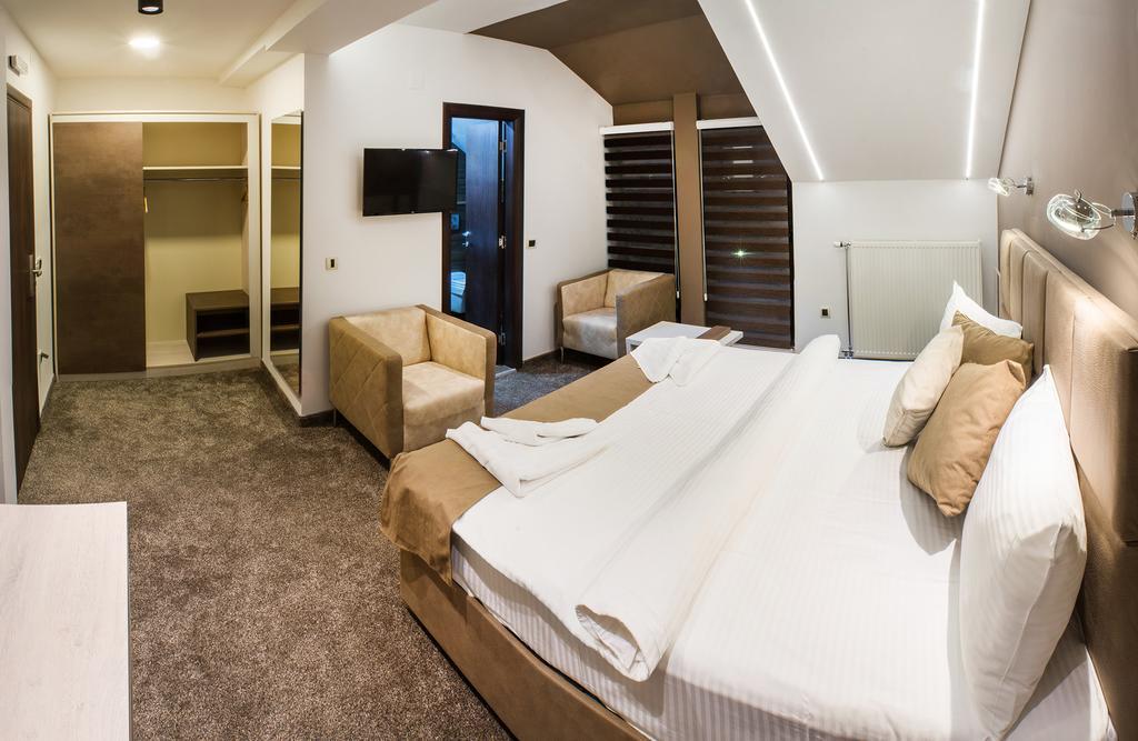 Hotel & Restaurant Ponte Bianco Вране Экстерьер фото